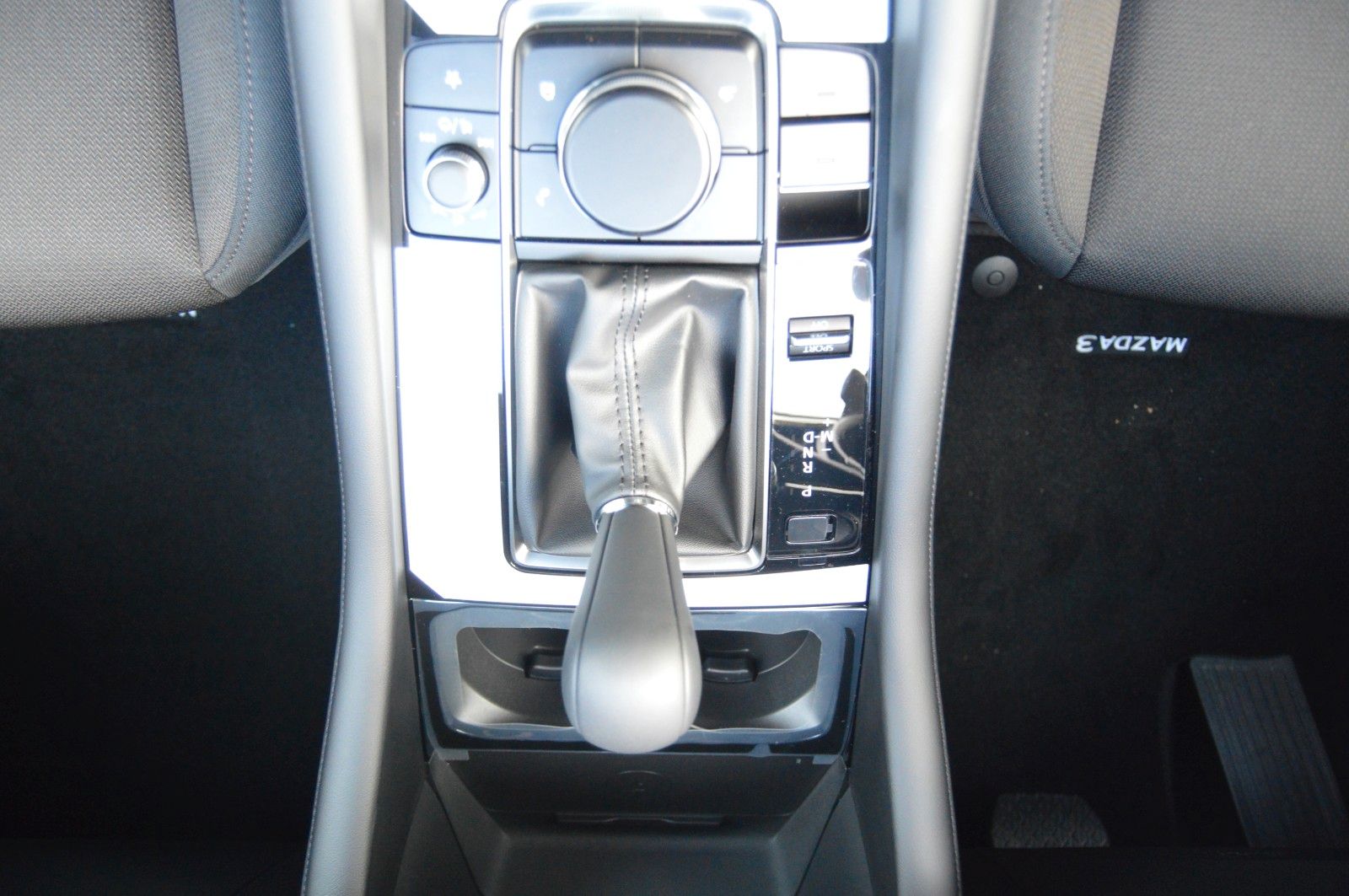 Mazda 3 Benzin 140PS 6AG Centre-Line Navi PDC SHZ