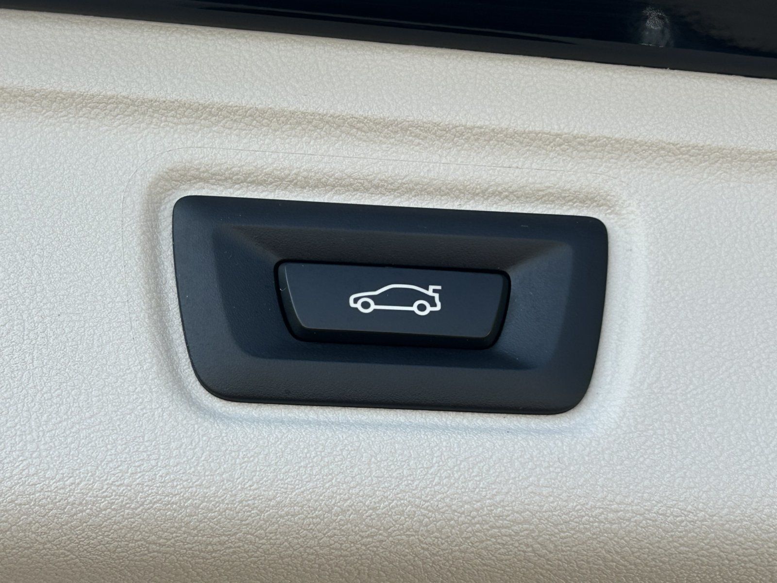 BMW 320 d xDrive - Samsaru's Car Outlet