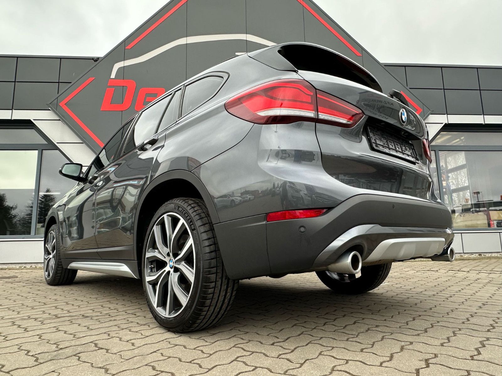 BMW X1 xDrive 25 i xLine - Samsaru's Car Outlet