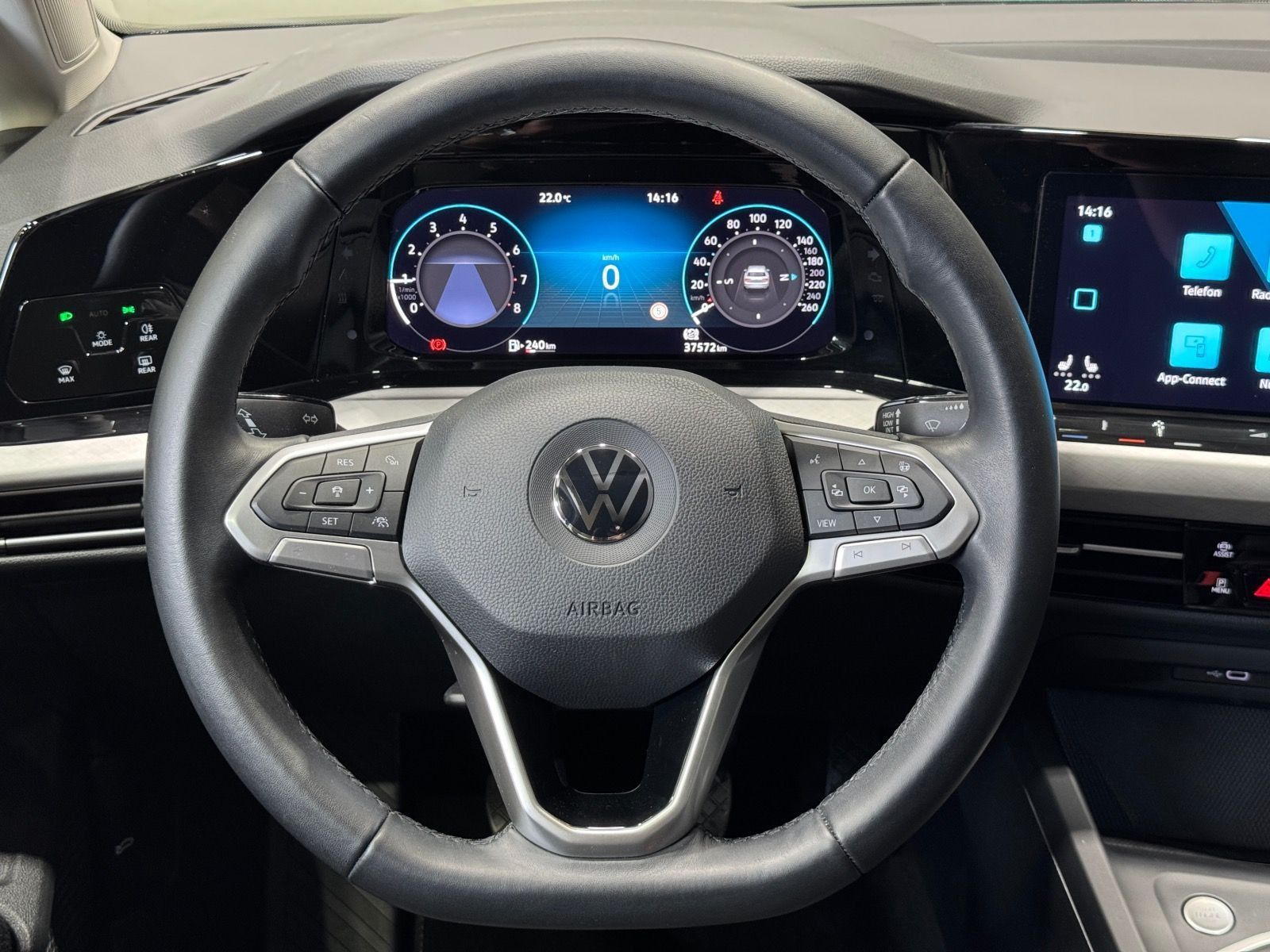 Volkswagen Golf Life 1.0 TSI - Samsaru's Car Outlet