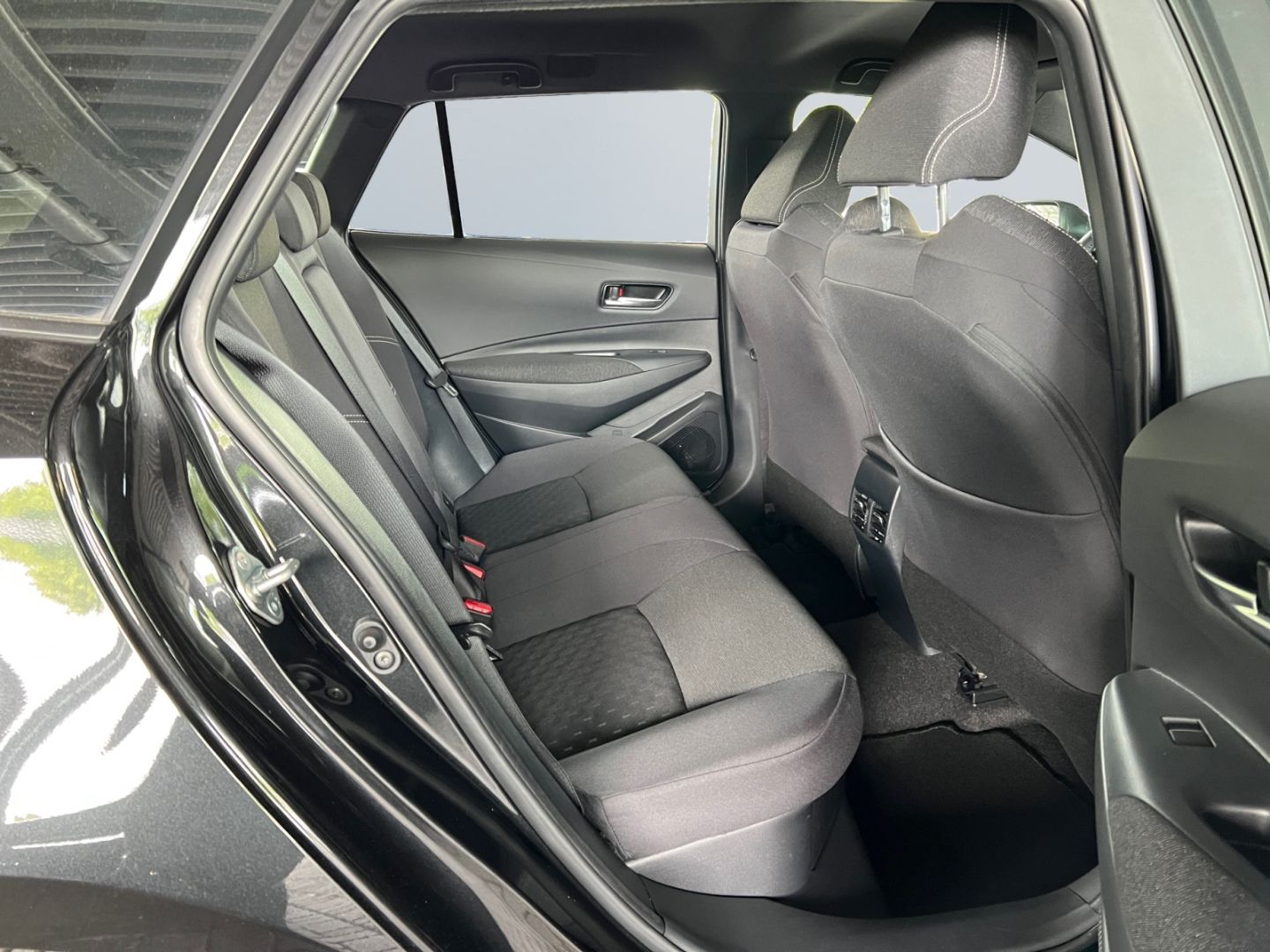 Toyota Corolla 1.8 Hybrid TS Business Edition *SHZ*CAM*