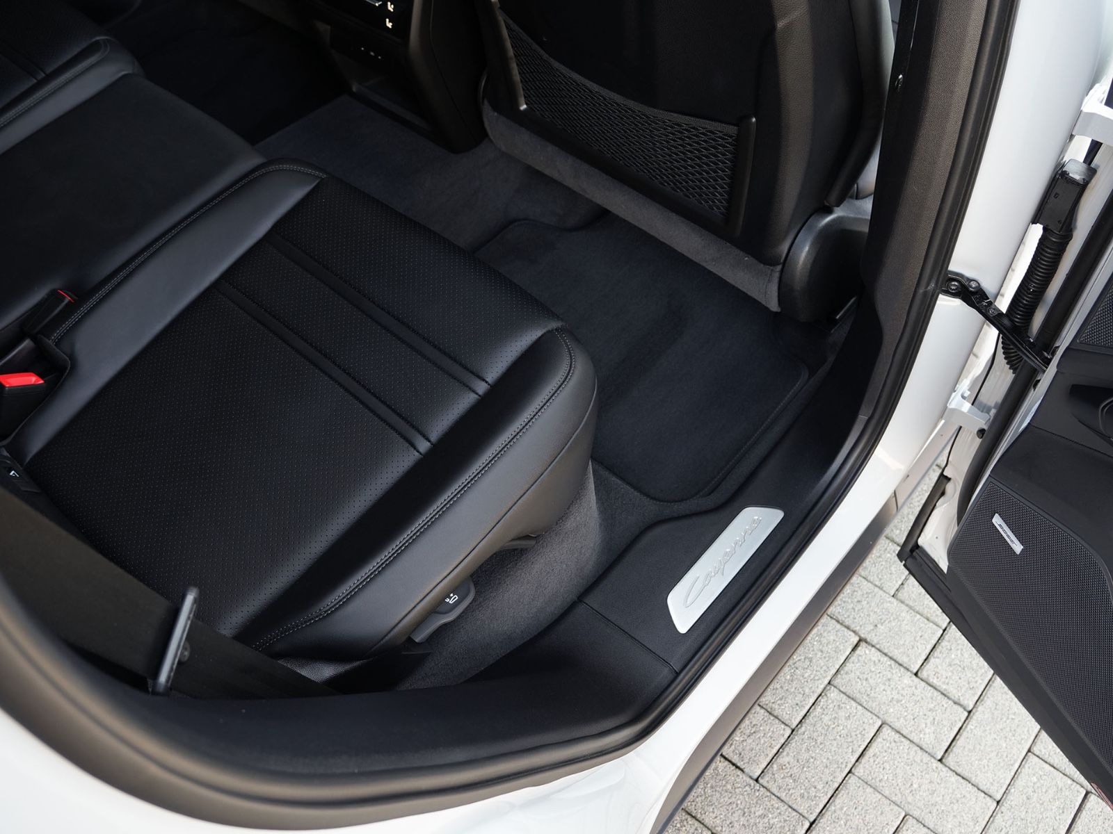 Porsche E-Hybrid INNODRIVE-LUFTF.-PANO-AHK-MASSAGE-VOLL