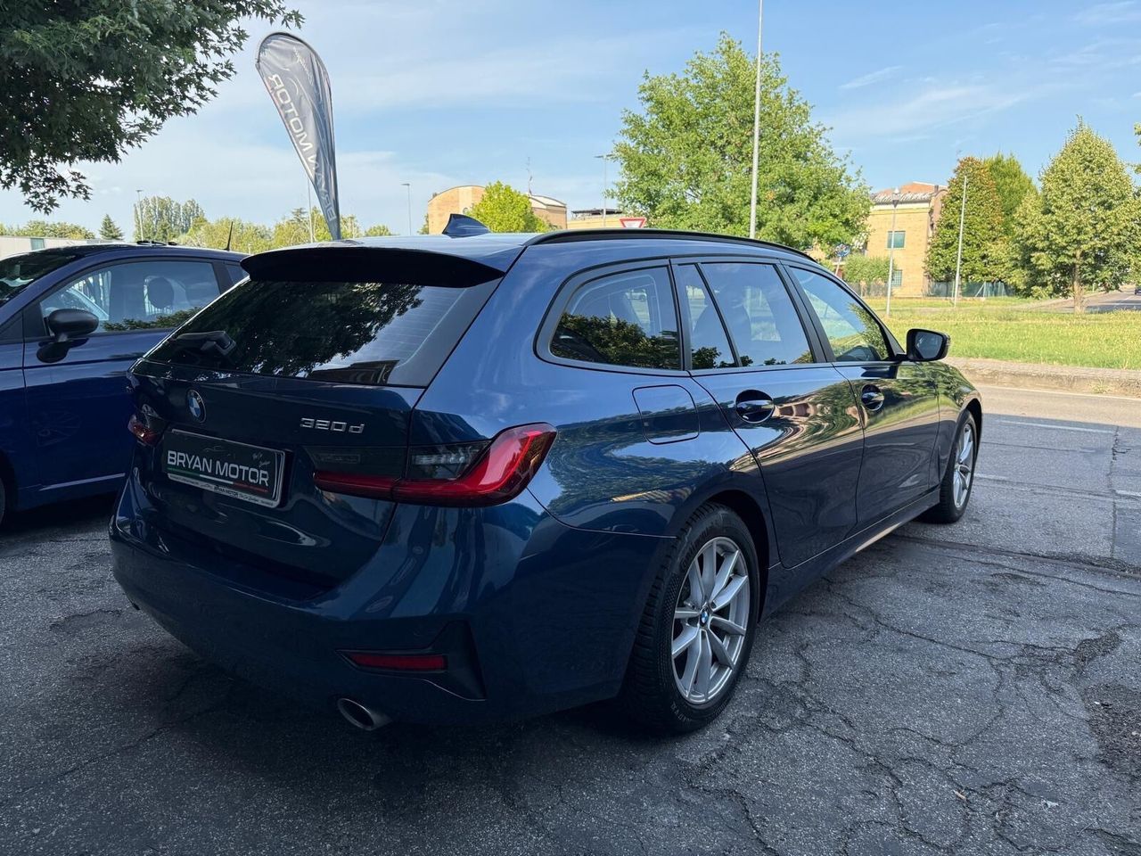BMW 320 320d xDrive Touring Business Advantage - Samsaru's Car Outlet