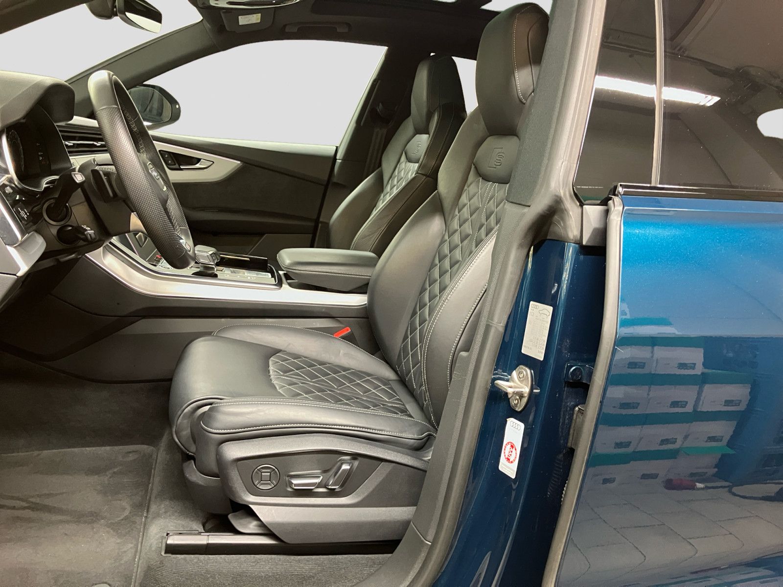Audi Q8 55 TFSI quattro S line - Samsaru's Car Outlet