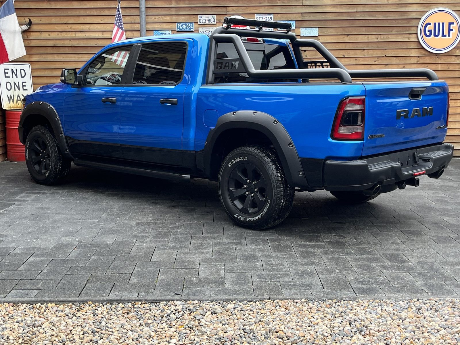 Dodge RAM 1500 REBEL 4x4 LPG AHK 5,7L LED Rollbar