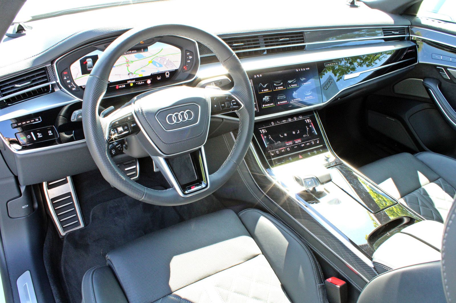 Audi A8 60TFSI quattro S LINE BLACK - Samsaru's Car Outlet