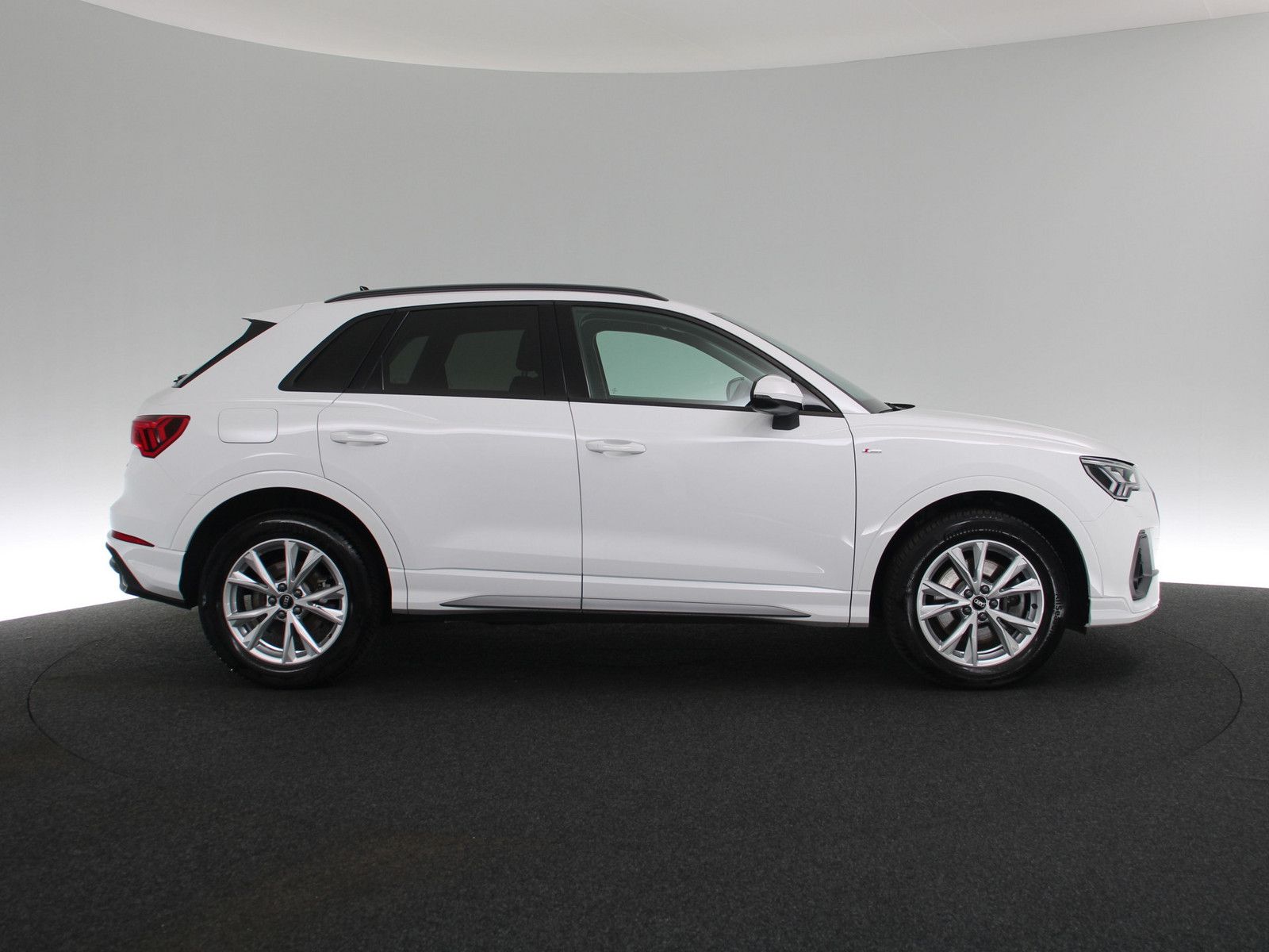 Audi Q3 40 TDI quattro S line - Samsaru's Car Outlet