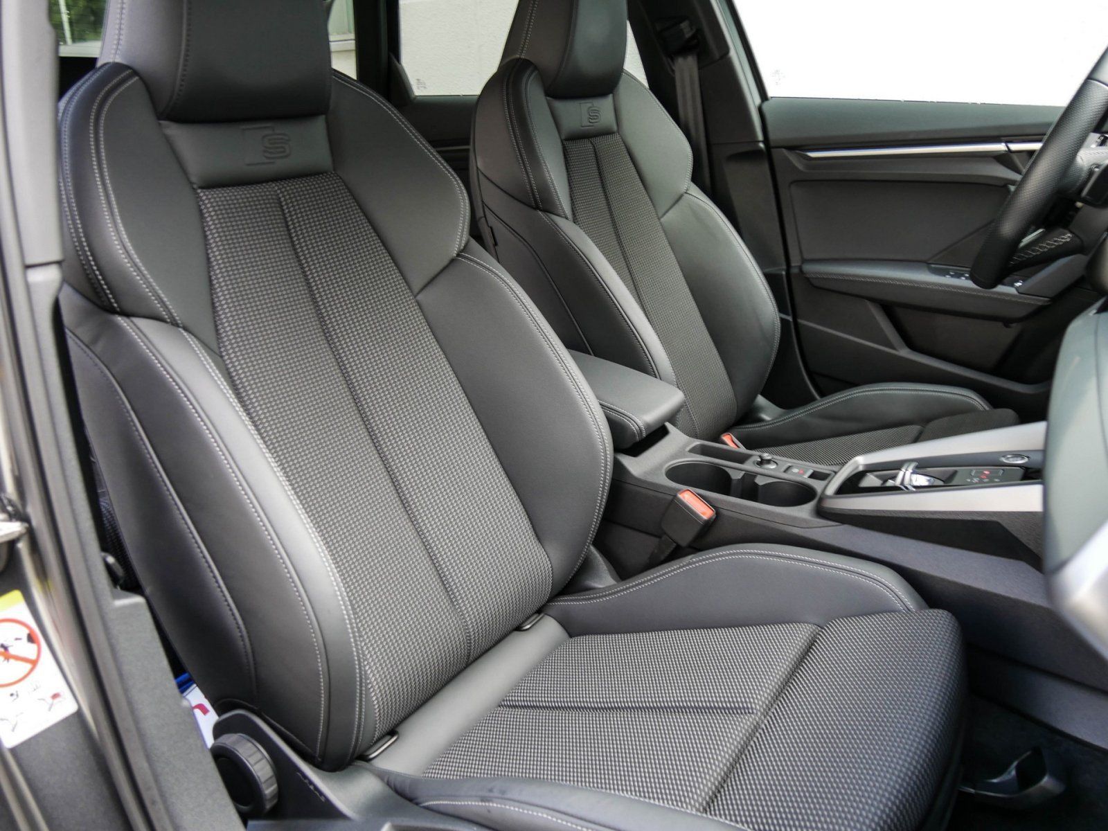 Audi A3 Sportback 35 TFSI S-Line Black - Samsaru's Car Outlet