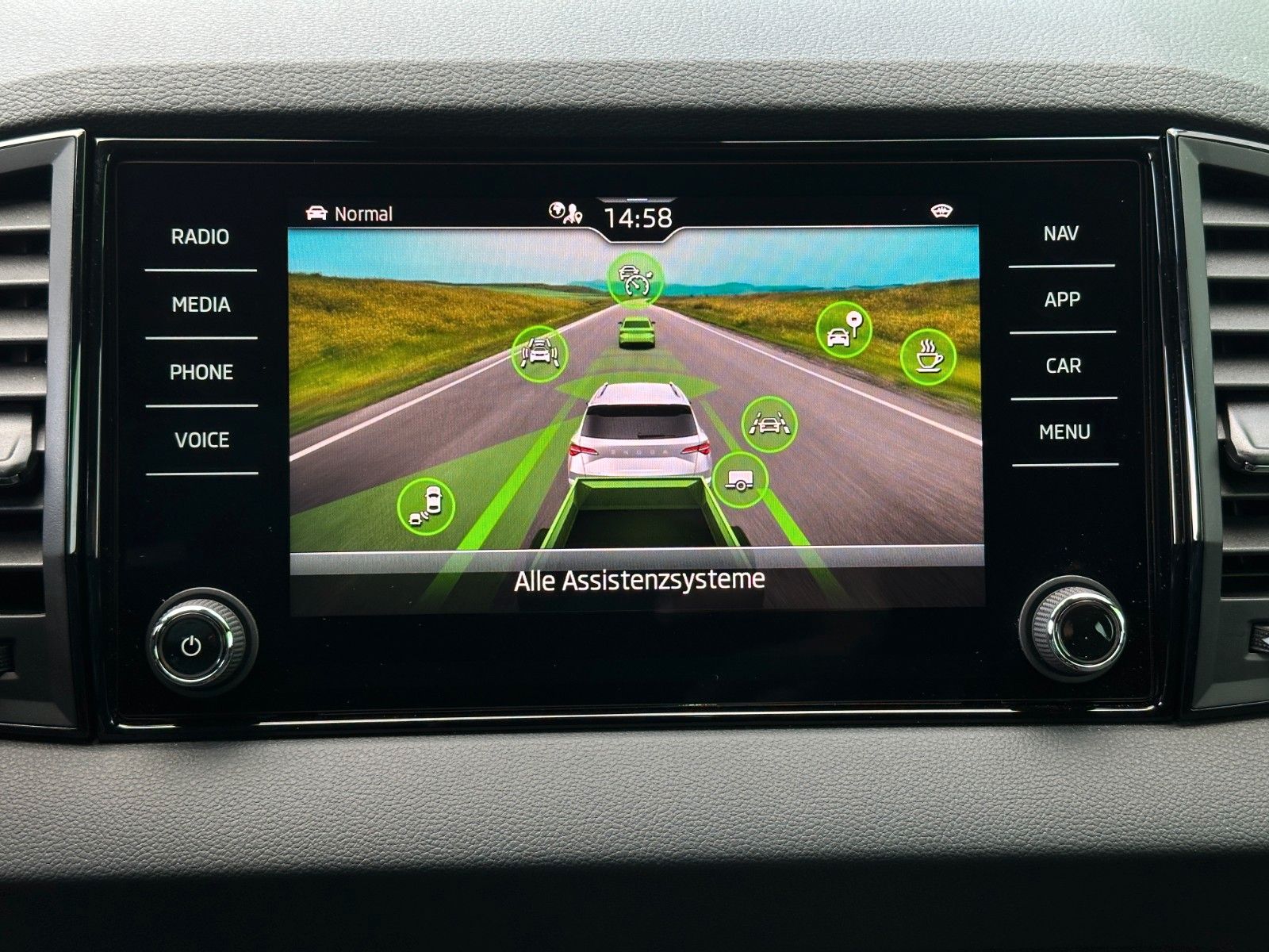 Skoda 190PS 4x4 DSG Sportline PADACH STHZ eHK LM19"AHK