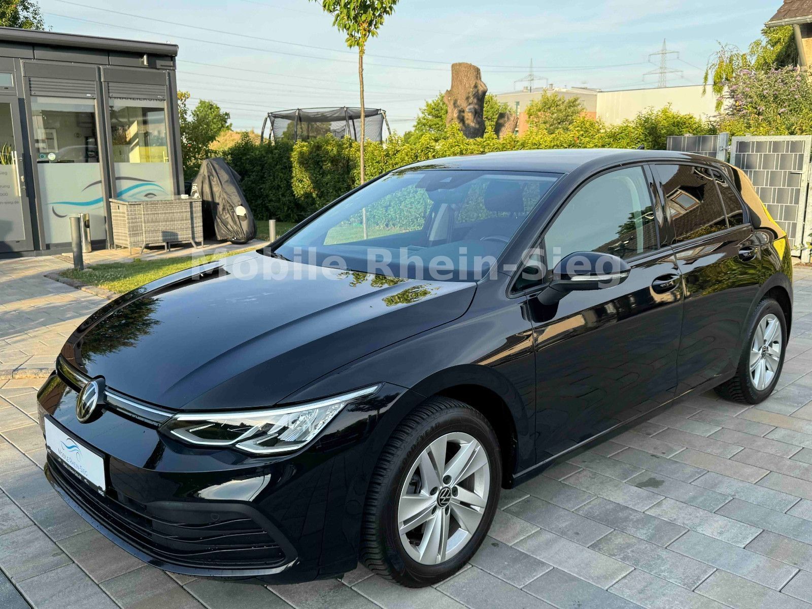Volkswagen Golf 8 2.0 TDI Life - Samsaru's Car Outlet