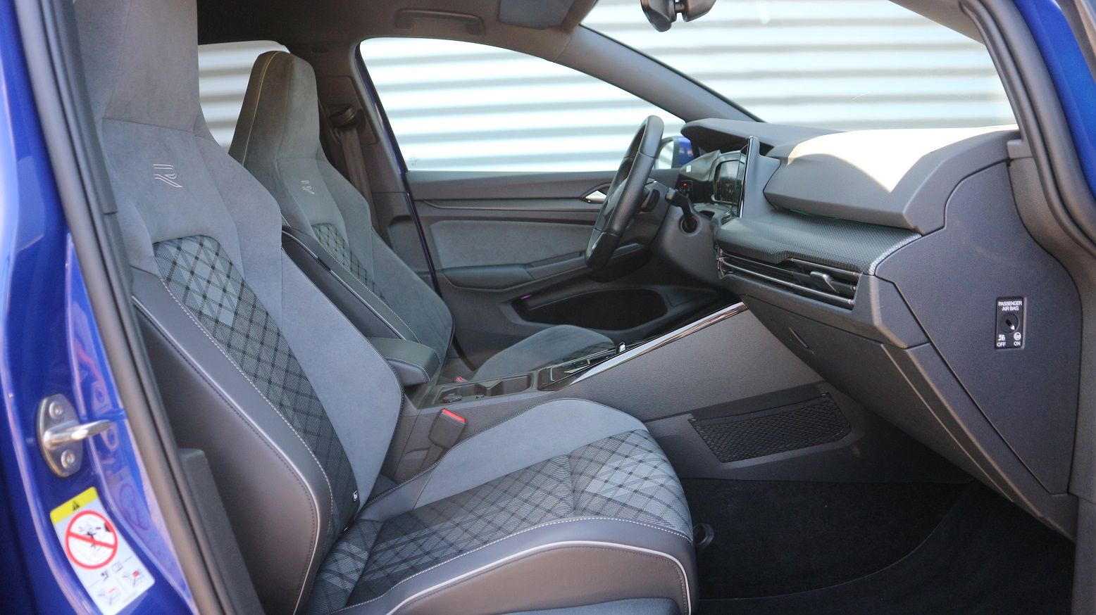 Volkswagen Golf R-Line - Samsaru's Car Outlet