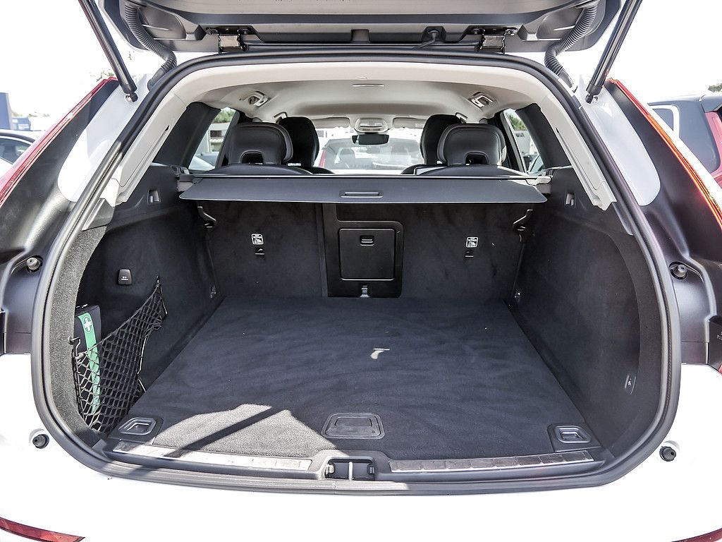 Volvo XC60 B4 Plus Dark AWD