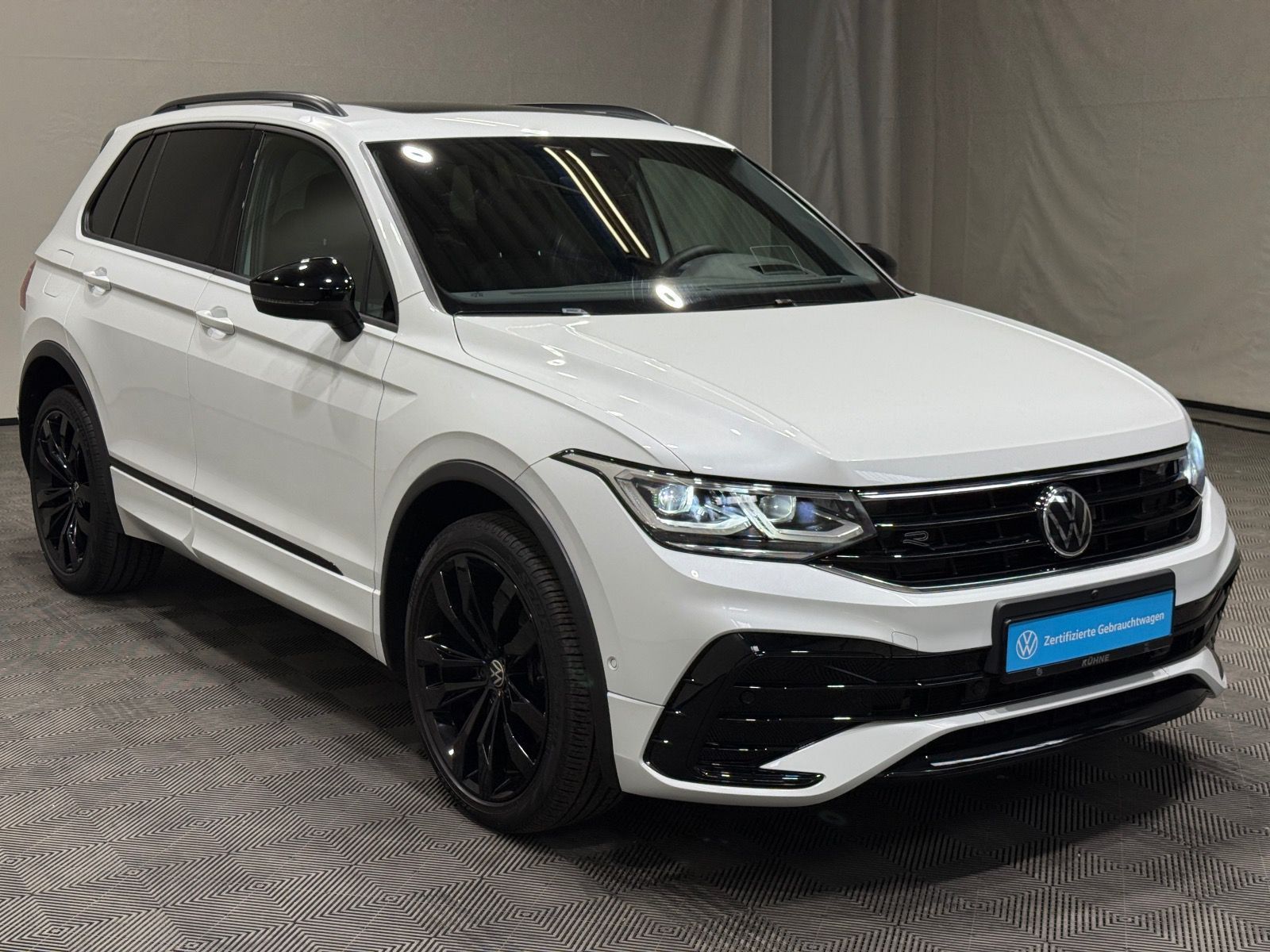 Volkswagen Tiguan R-Line 1.4 TSI eHybrid - Samsaru's Car Outlet