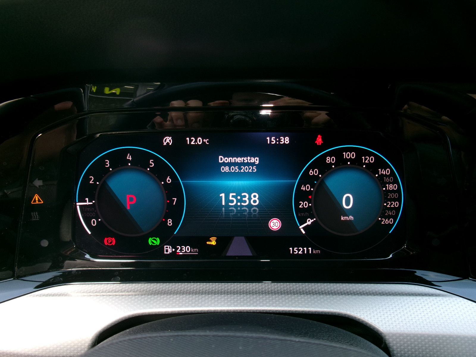 Volkswagen Golf VIII 1.0 eTSI Move - Samsaru's Car Outlet