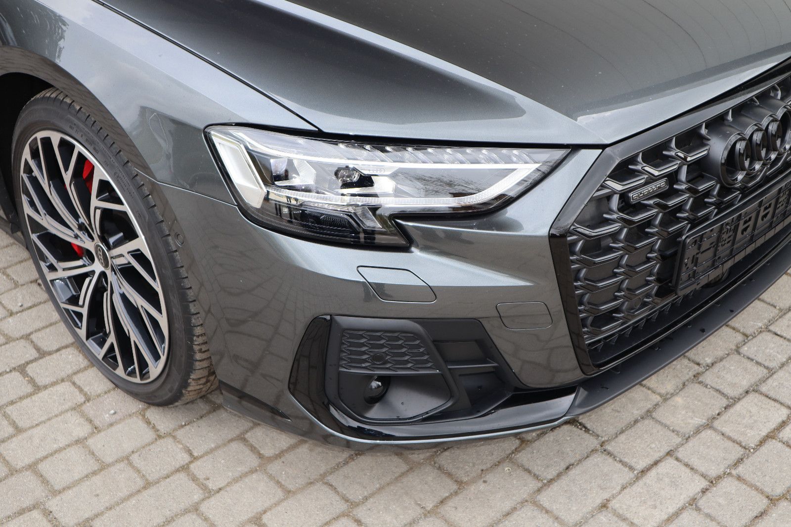 Audi A8L 60 TFSIe lang BLACK - Samsaru's Car Outlet