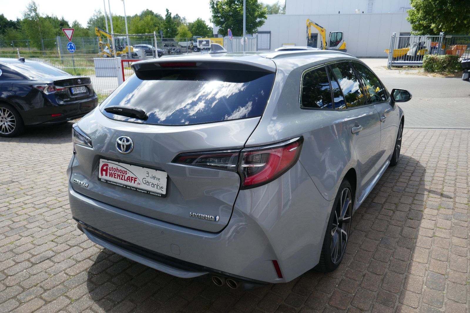 Toyota Corolla 2.0 Hybrid Lounge - Samsaru's Car Outlet