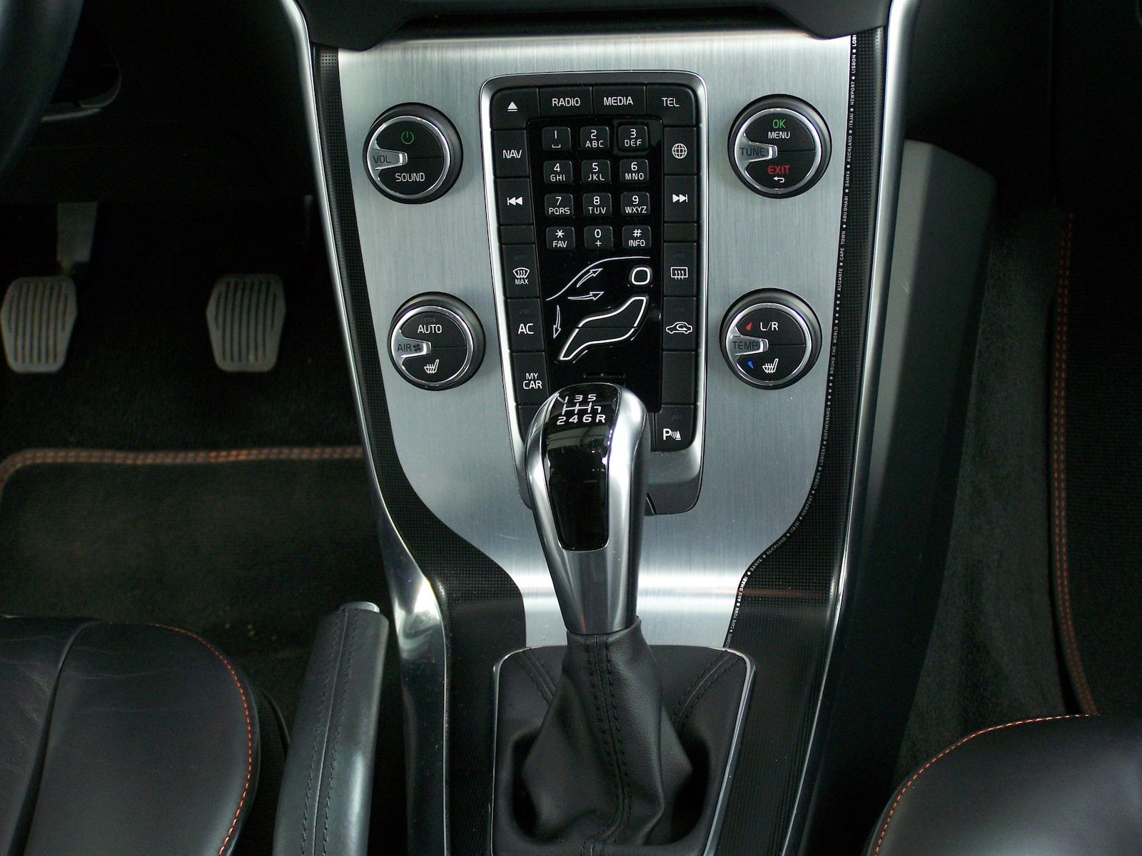 Volvo V40 2.0 T2 Ocean Race LEDER+NAVI+KAM+SHZ+TEMP