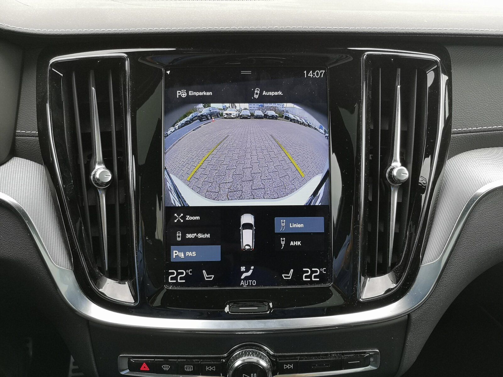 Volvo V60 Recharge T8 Plus Dark Long Range PANO|AHK|