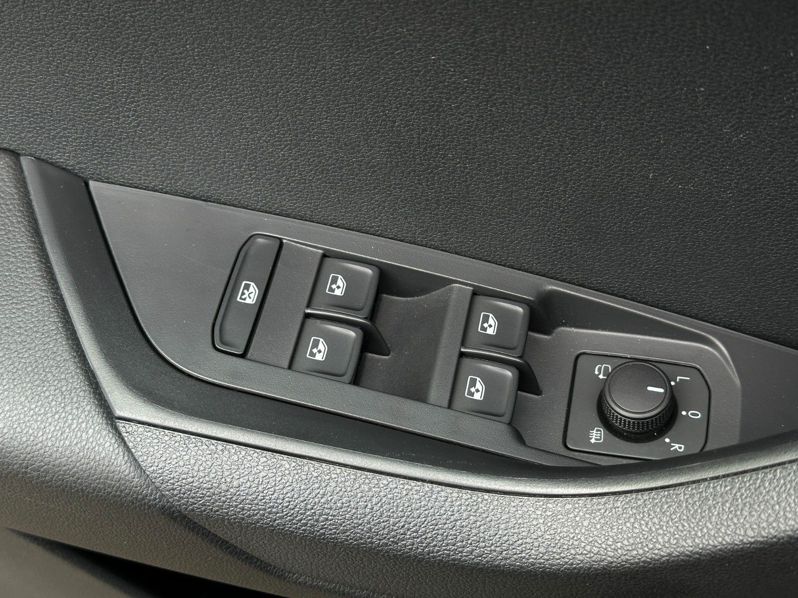 Skoda 150PS 4x4 DSG Sportline Side Assist eHK LM19"AHK