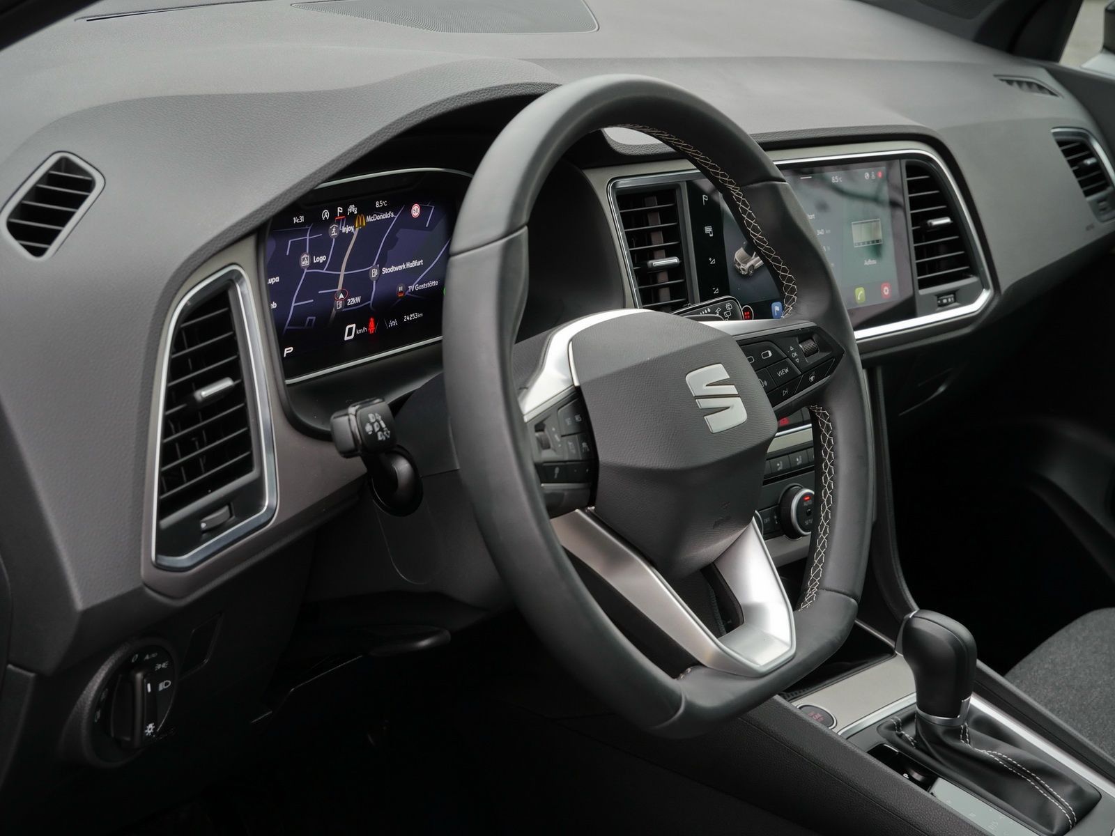 Seat Ateca Xperience 2.0 TDI LED*AHK*RFK*ACC*Navi