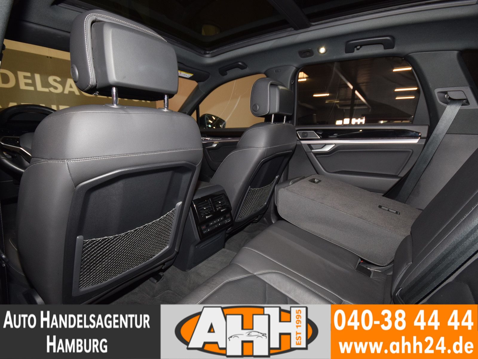 Volkswagen Touareg 3.0 TSI 4M R-LINE - Samsaru's Car Outlet
