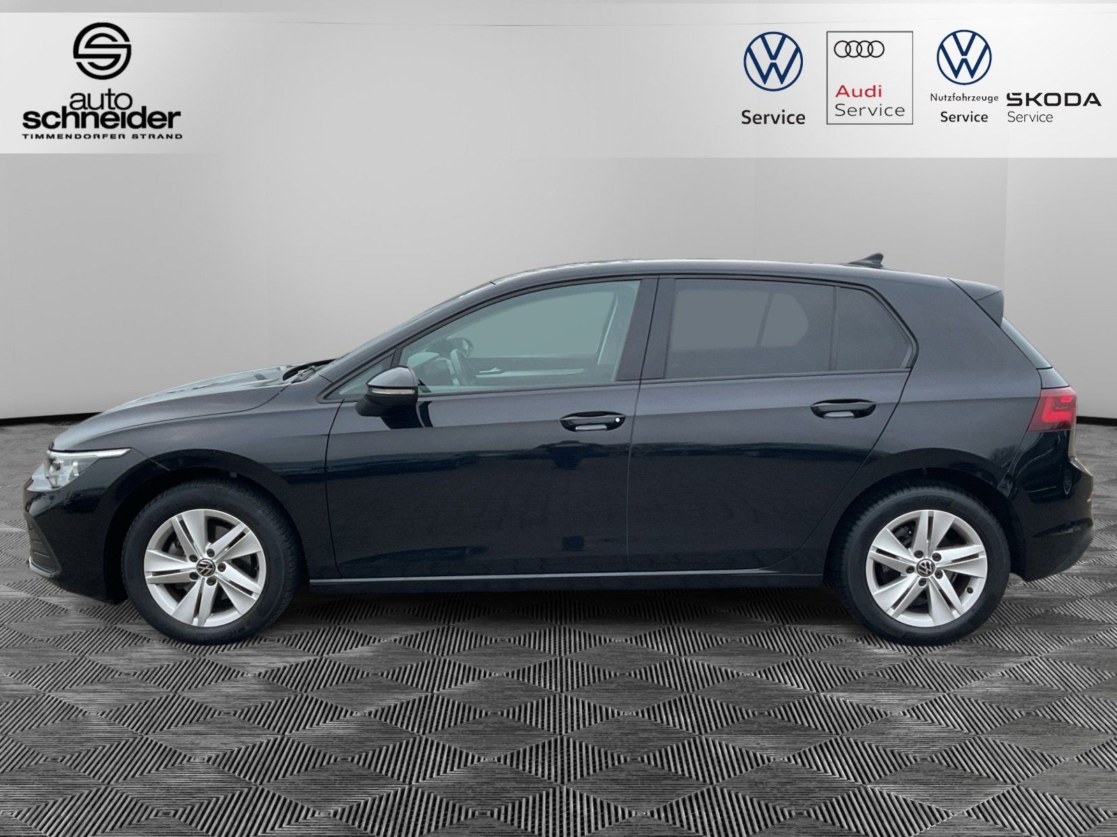 Volkswagen Golf VIII 1.5 TSI Life - Samsaru's Car Outlet