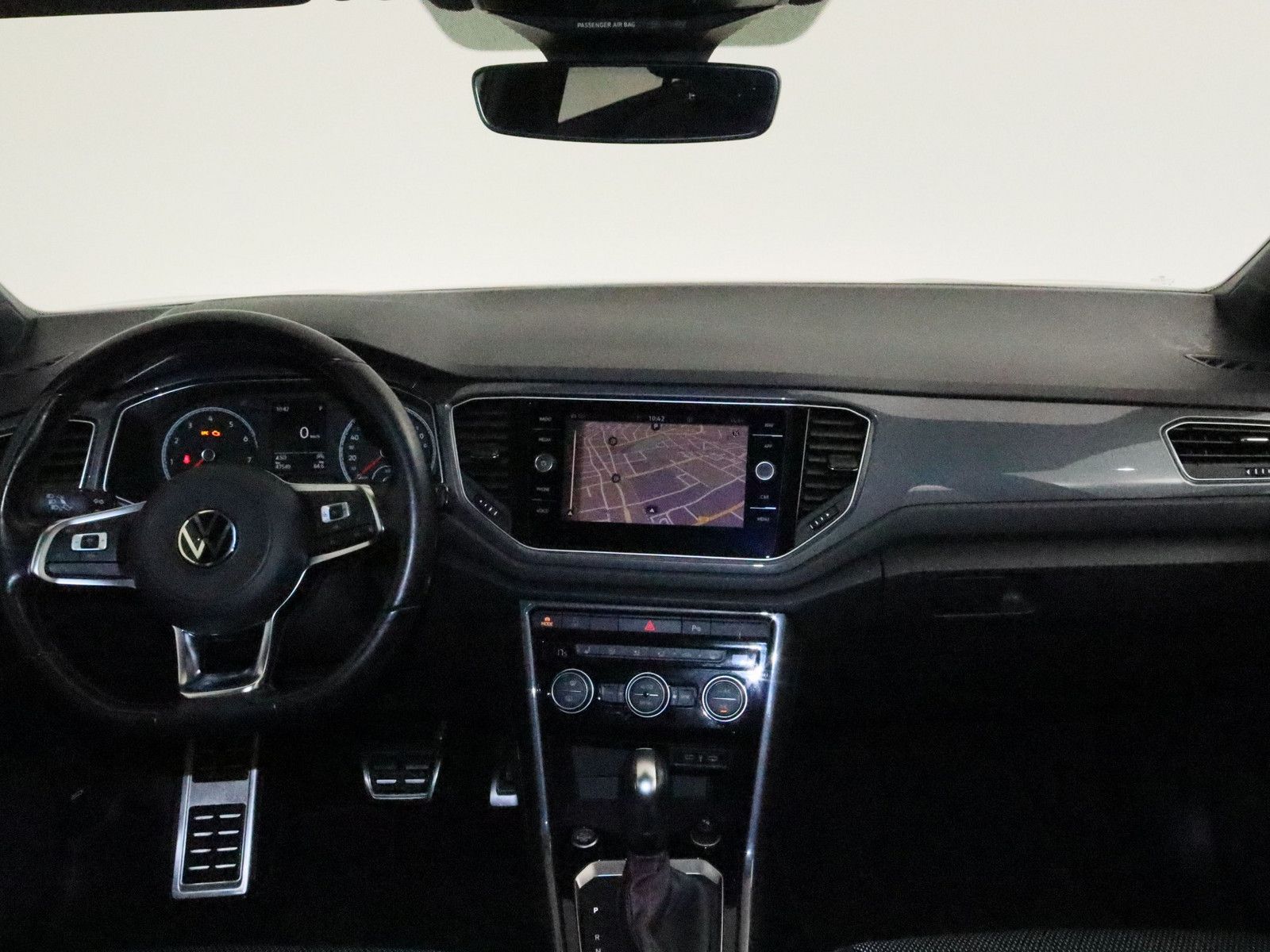 Volkswagen T-Roc 1.5 TSI Sport - Samsaru's Car Outlet