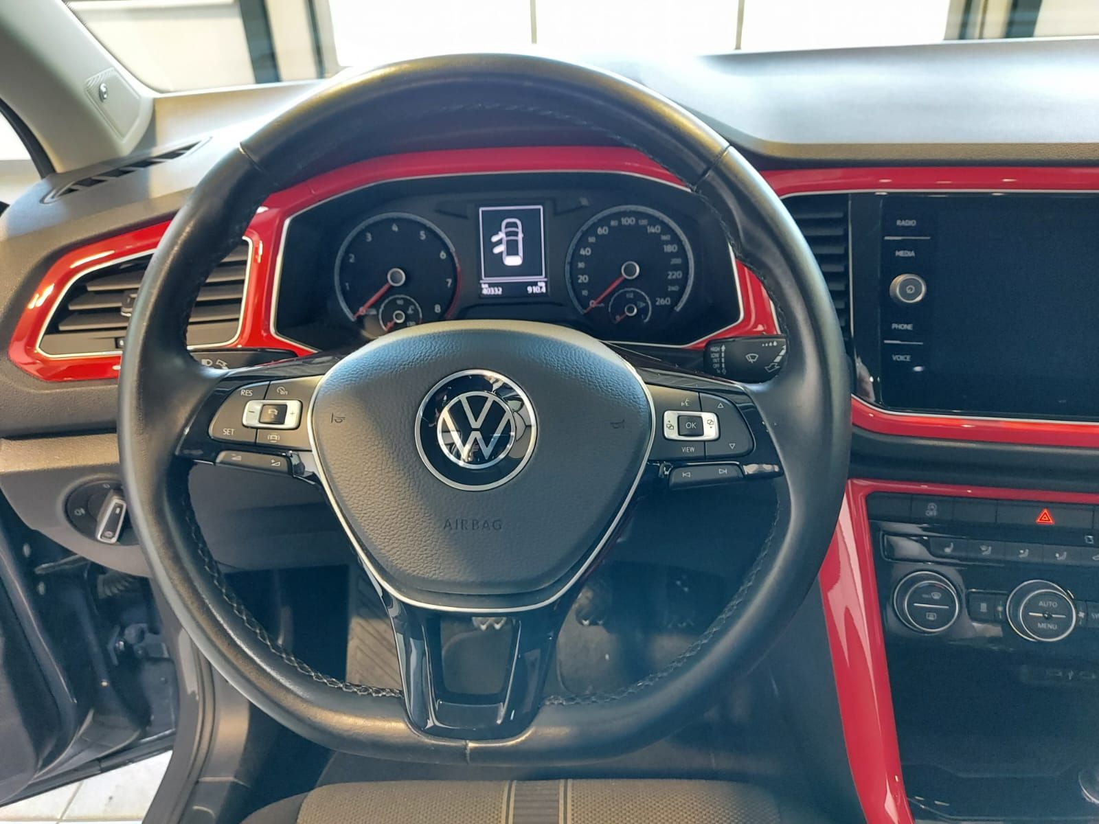 Volkswagen T-Roc 1.0 TSI Style - Samsaru's Car Outlet