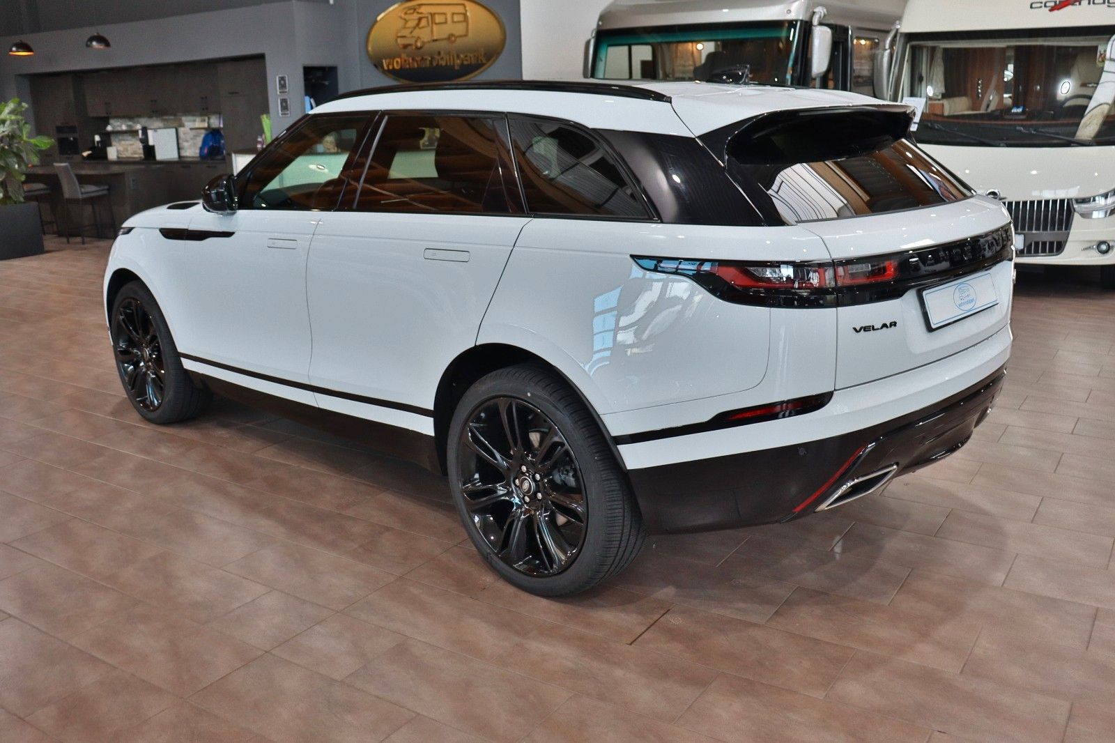 Range Rover Velar 300 R-Dynamic SE - Samsaru's Car Outlet