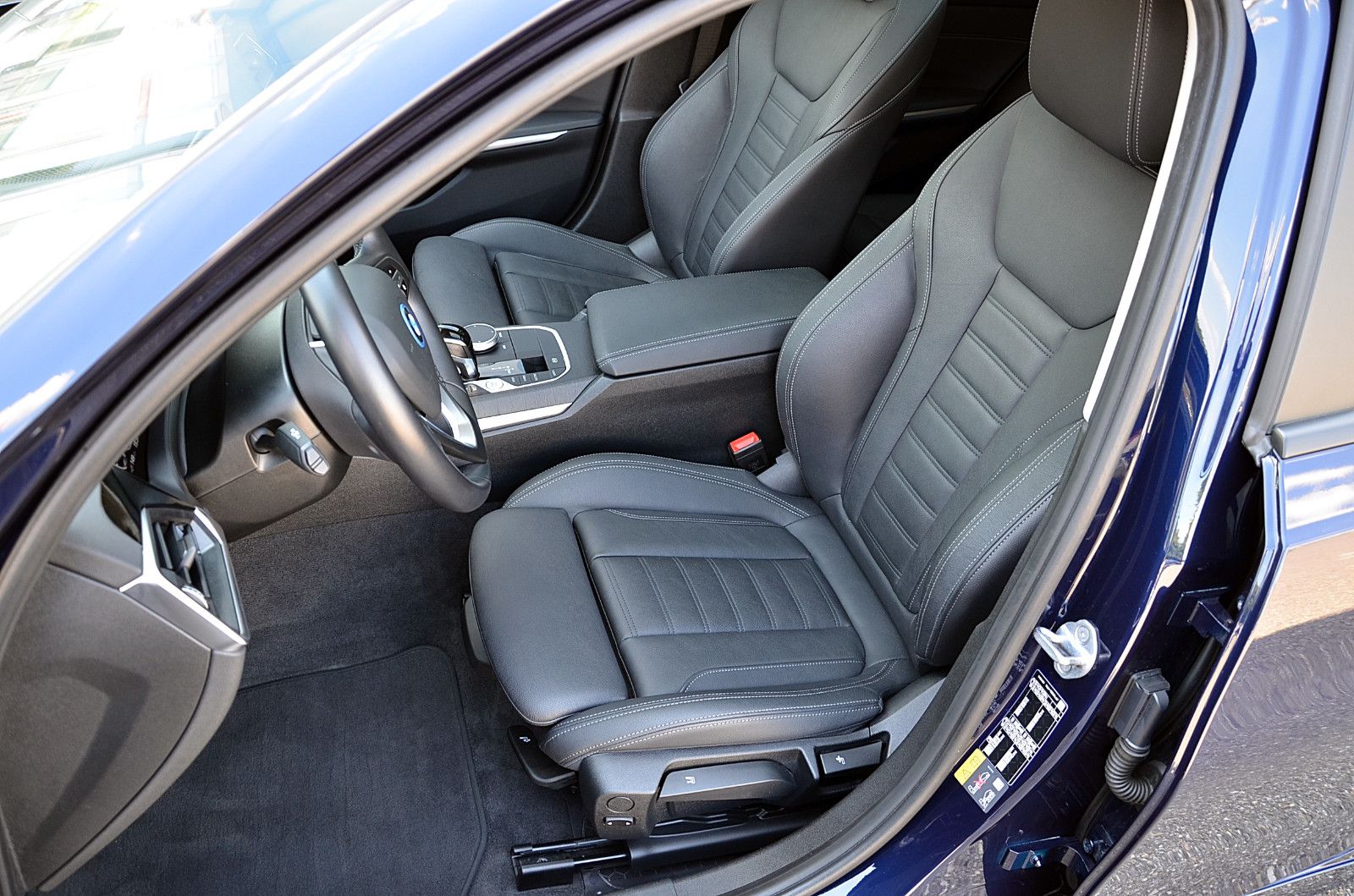 BMW 330e - Samsaru's Car Outlet