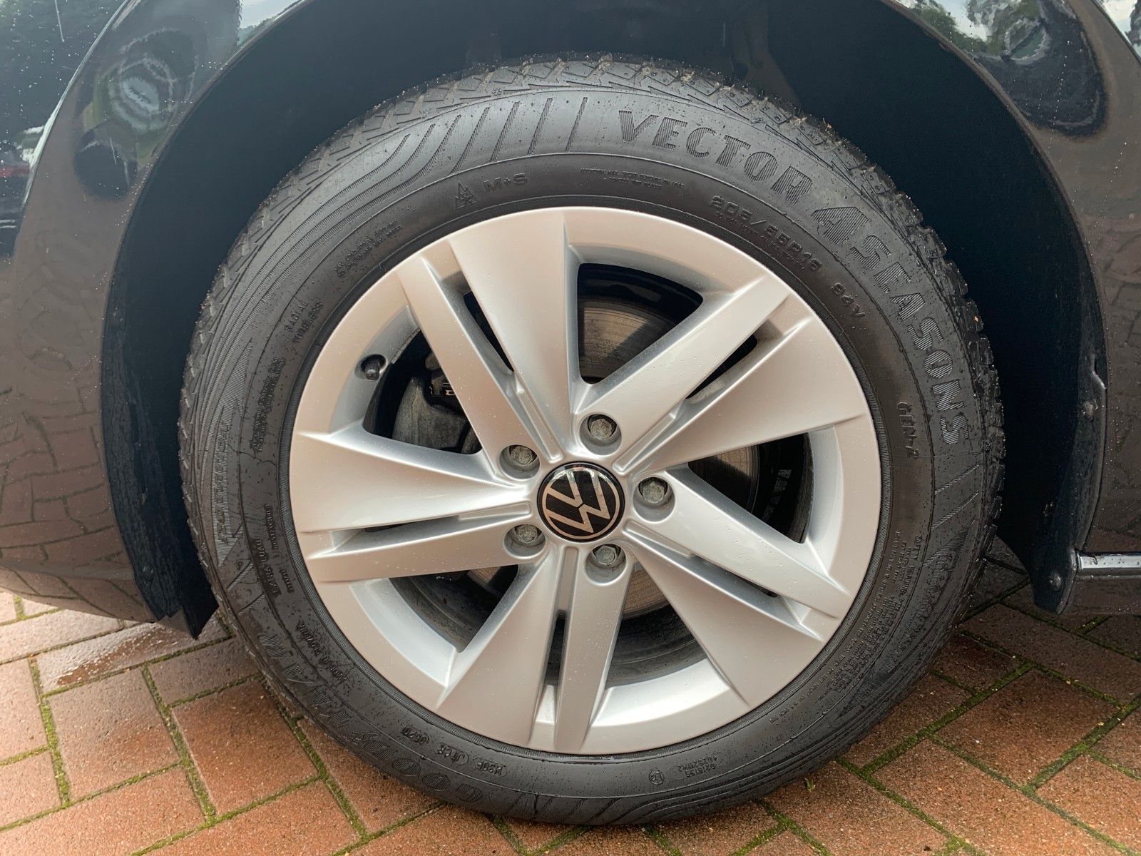 Volkswagen Golf - Samsaru's Car Outlet