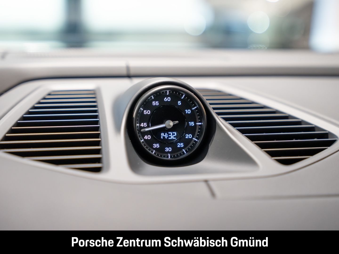 Porsche Macan Turbo BOSE Luftfederung Panoramadach LED