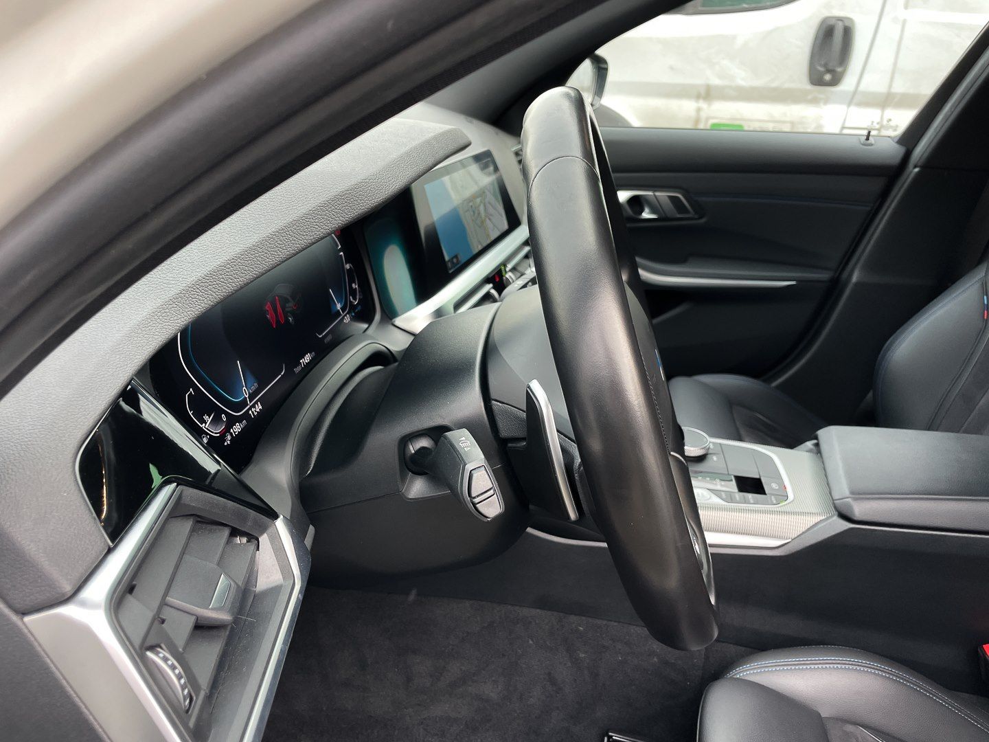 BMW 330e Touring M Sport - Samsaru's Car Outlet