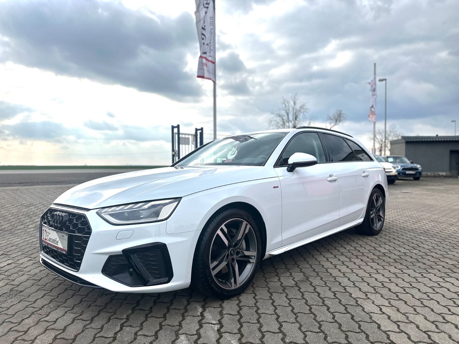 Audi A4 Avant 40 TFSI quattro S line - Samsaru's Car Outlet