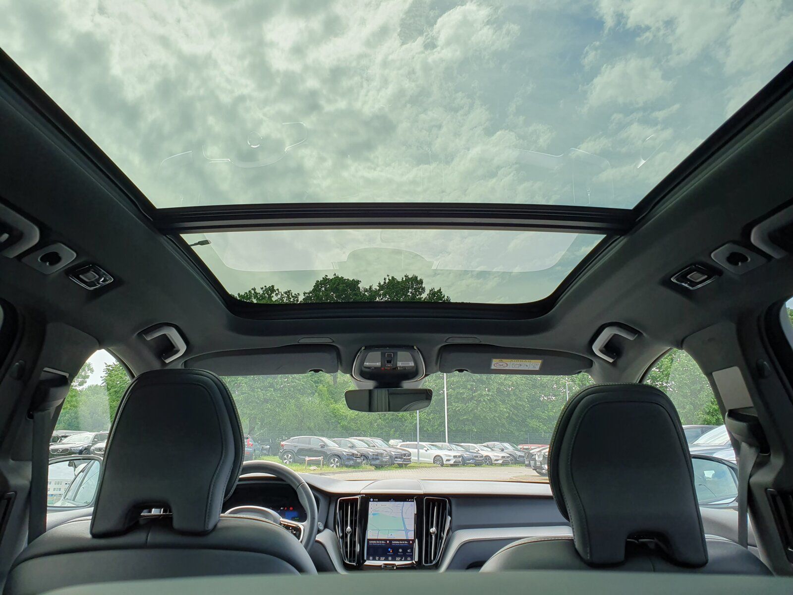 Volvo XC60 Recharge T6 R-Design PANO|