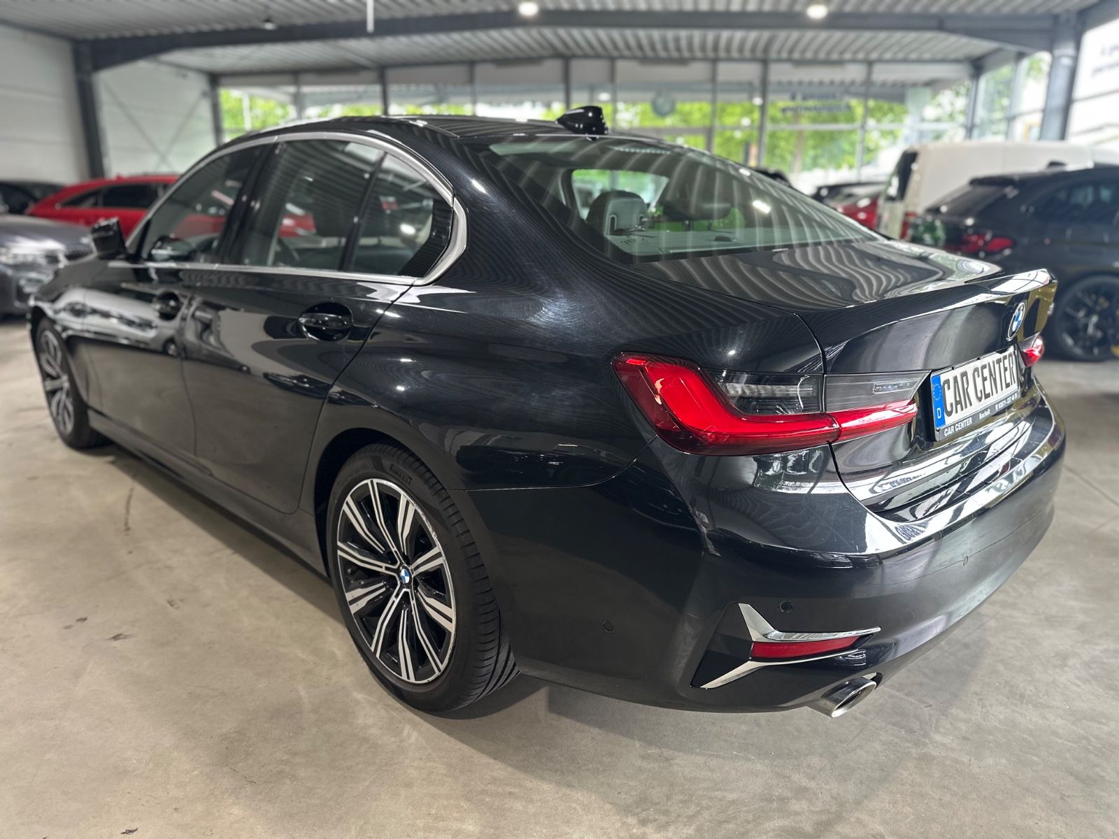 BMW 320 i Lim. Luxury Line - Samsaru's Car Outlet