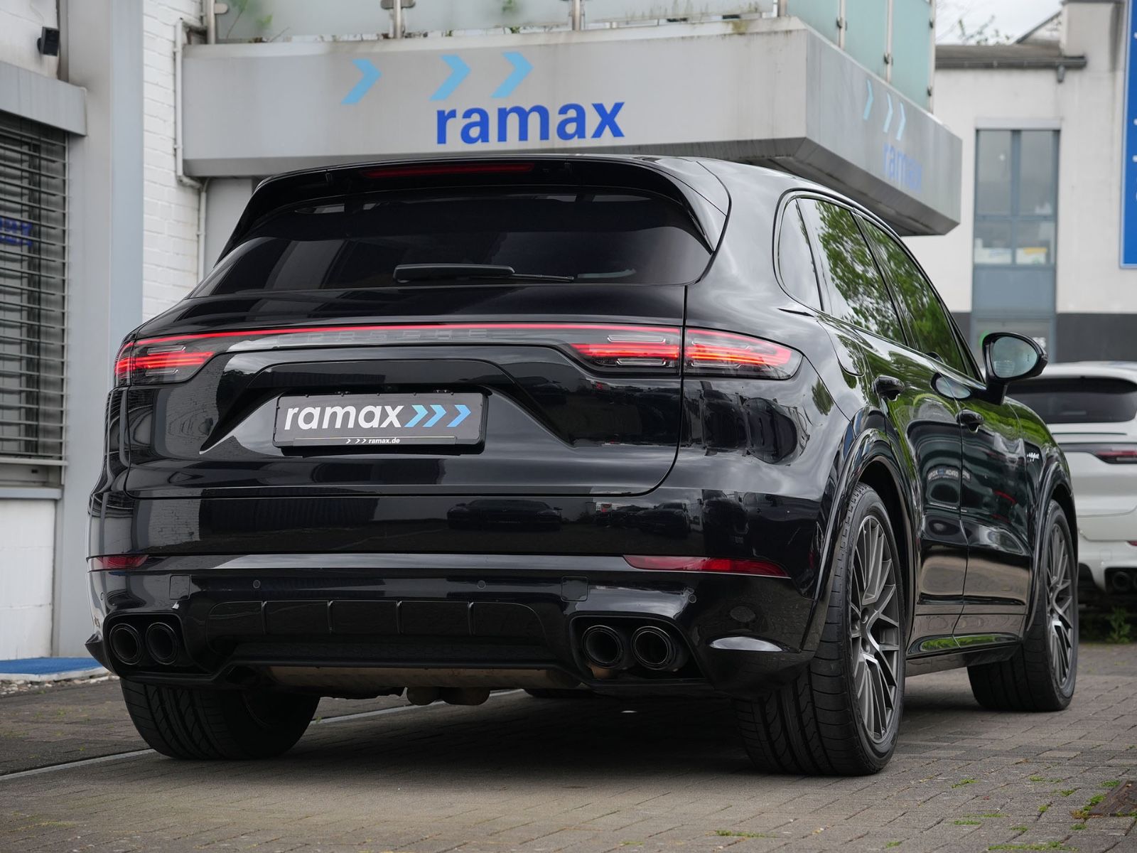 Porsche E-Hybrid MY24-INNODRIVE-ACC-LUFTF.-PANO-BOSE-RS