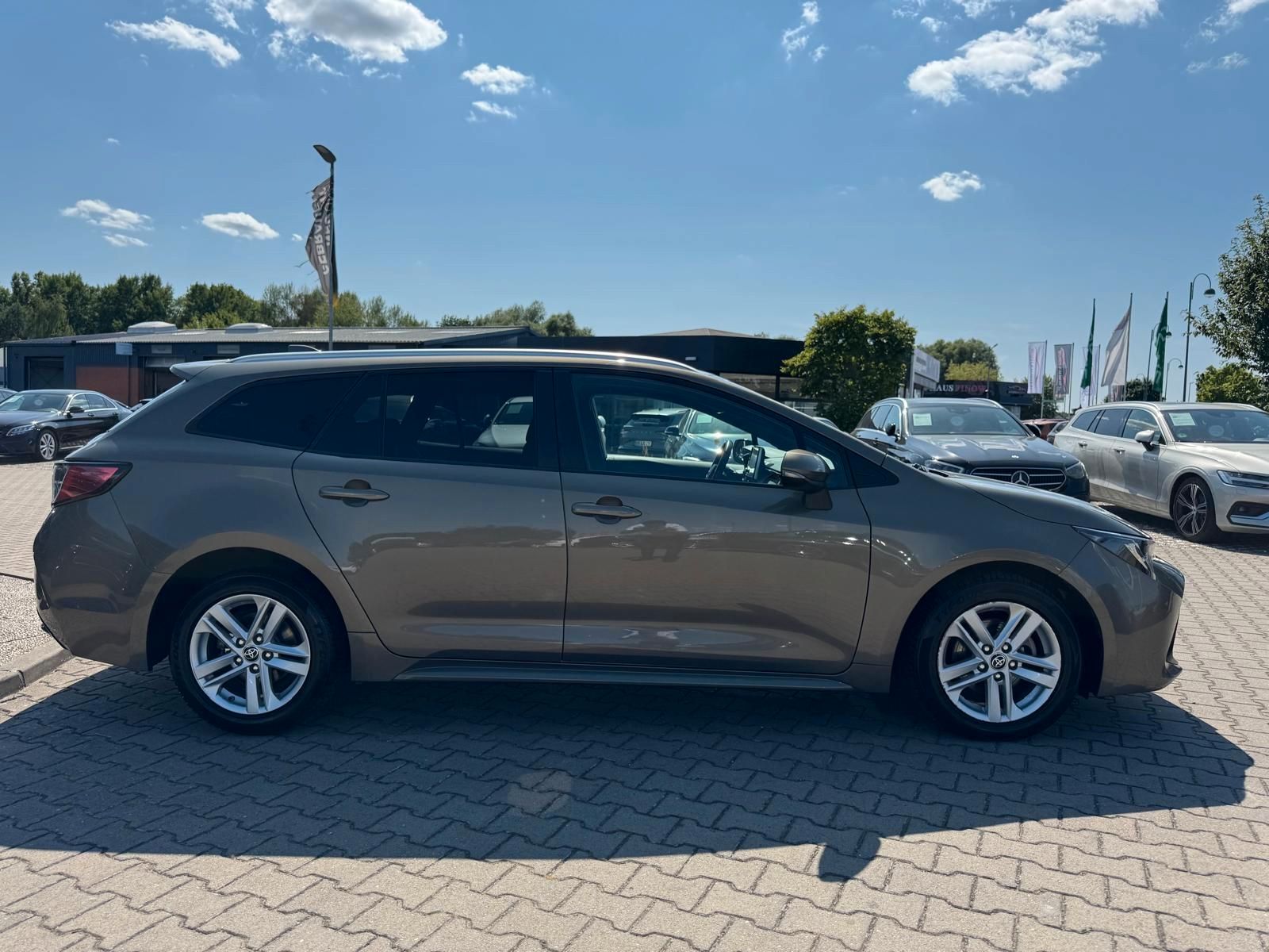 Toyota Corolla Touring Sports Hybrid Business Edition - Samsaru's Car Outlet