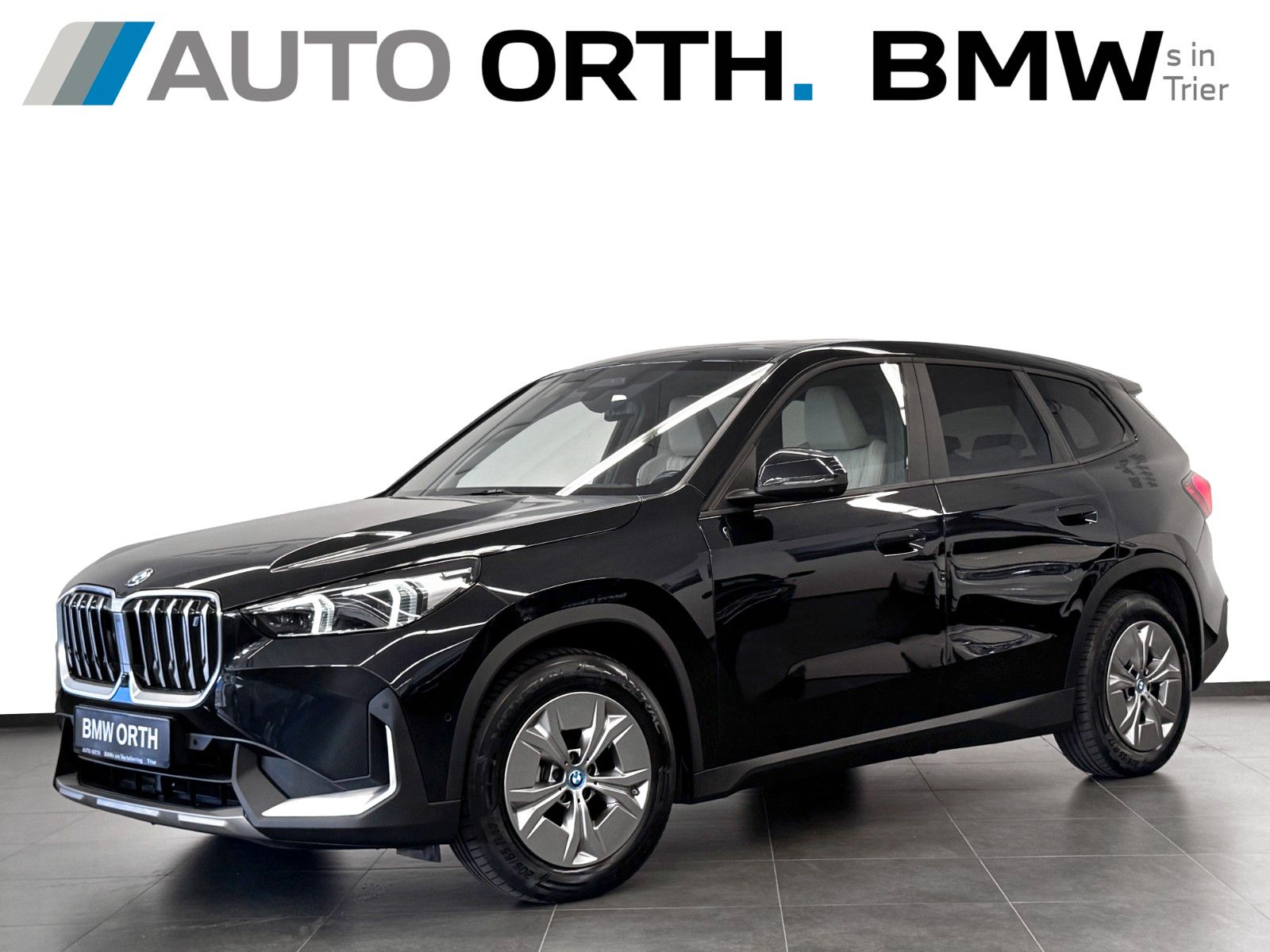 BMW iX1 xDrive30 LEDER LC-PROF HUD PANO ACC 360° AHK