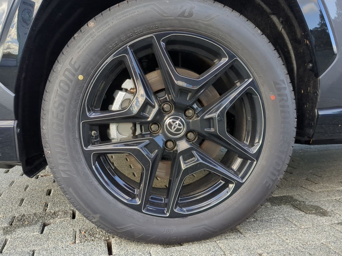 Toyota RAV 4 Plug-in Hybrid 2.5 VVT-i - Samsaru's Car Outlet