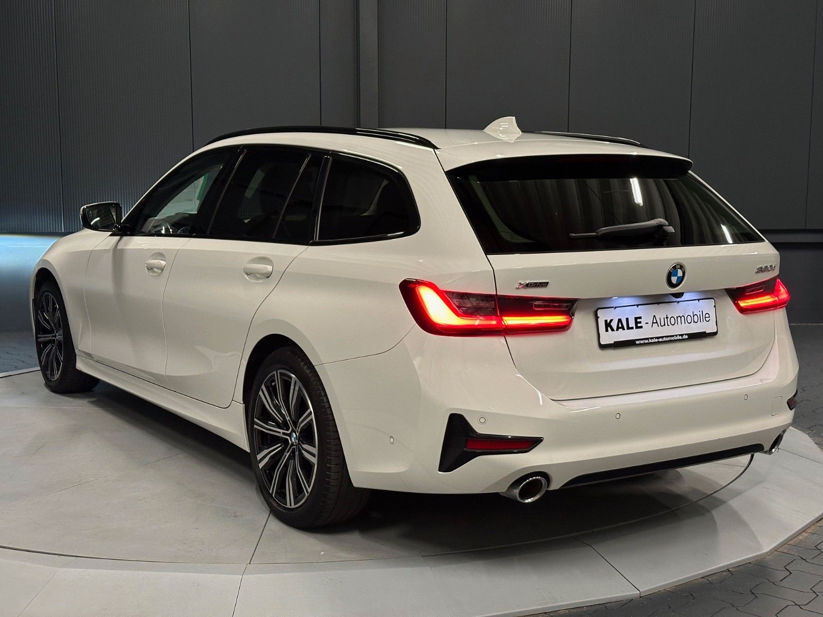 BMW 320d xDrive Sport Line - Samsaru's Car Outlet