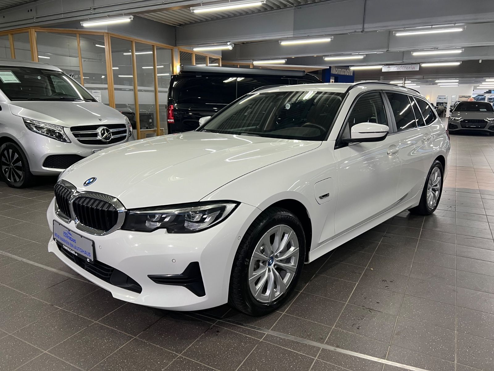 BMW 330 e Touring Advantage - Samsaru's Car Outlet
