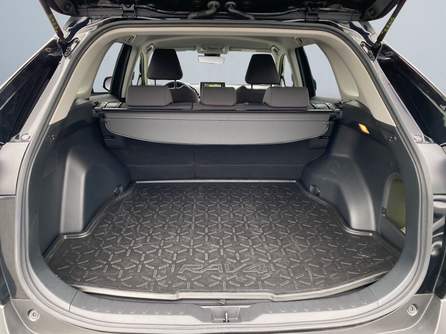 Toyota RAV 4 2.5 4x2 Hybrid Team - Samsaru's Car Outlet