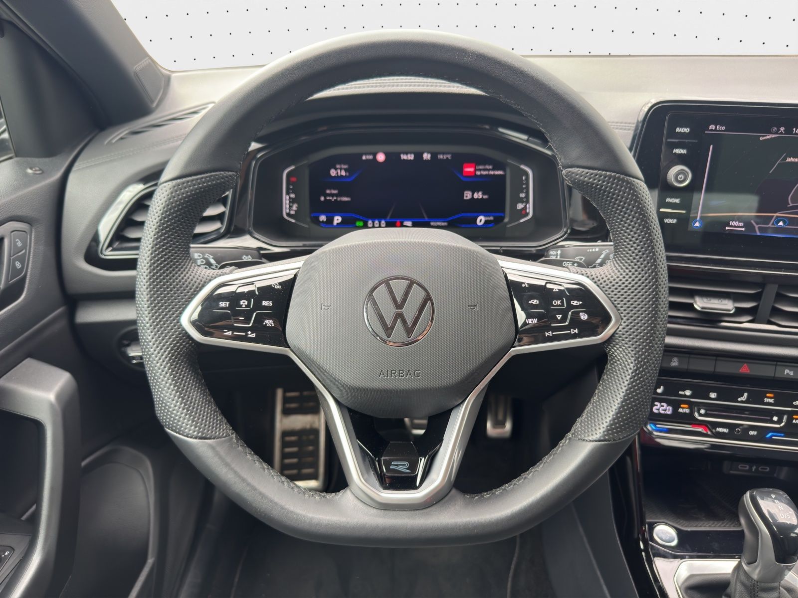 Volkswagen T-Roc R-Line 1.5 TSI - Samsaru's Car Outlet