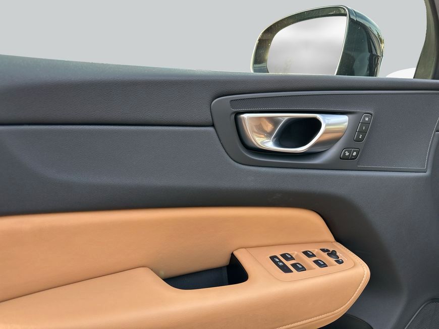 Volvo XC60 B5 B AWD Plus Dark