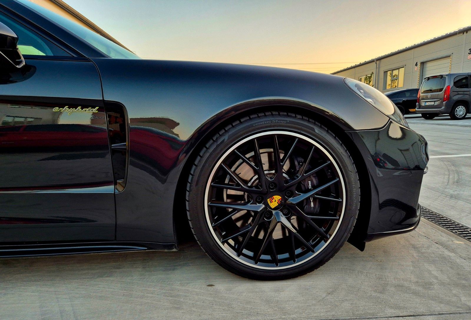 Porsche Panamera 4 E-Hybrid Platinum Edition