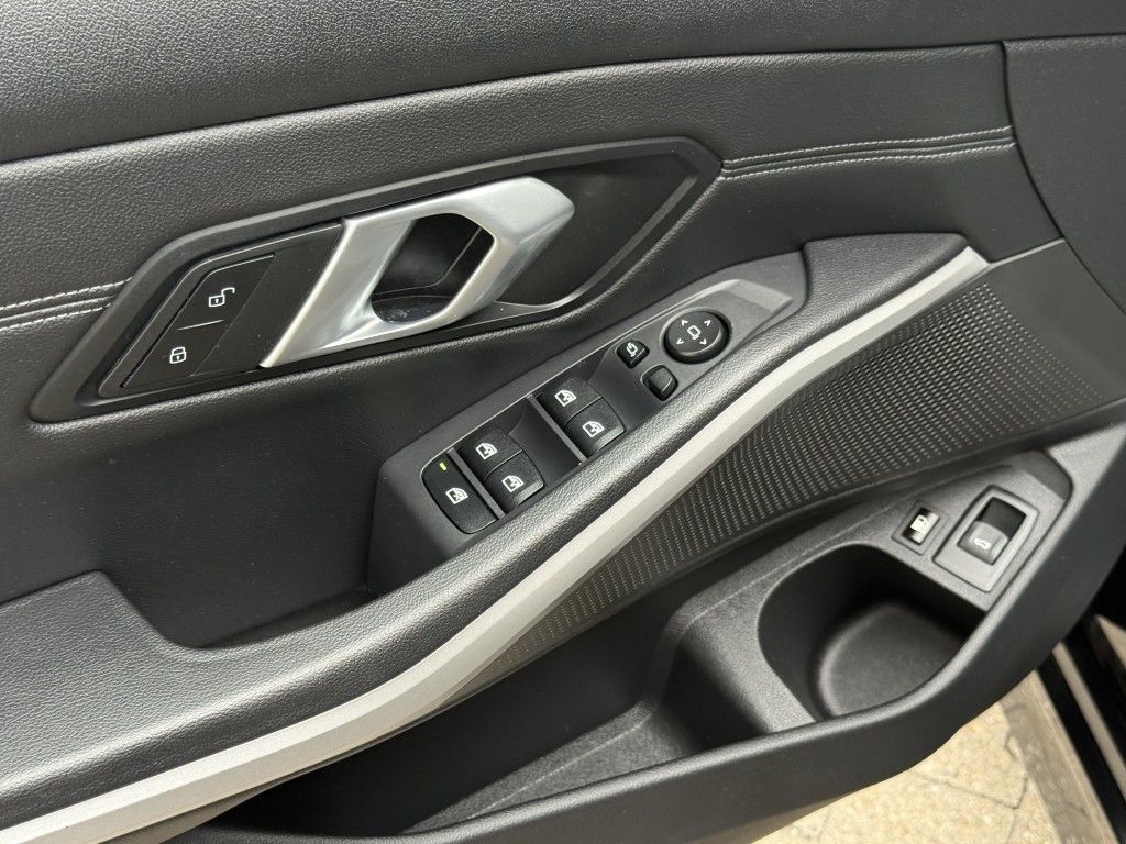 BMW 330 e Touring Aut. Advantage - Samsaru's Car Outlet
