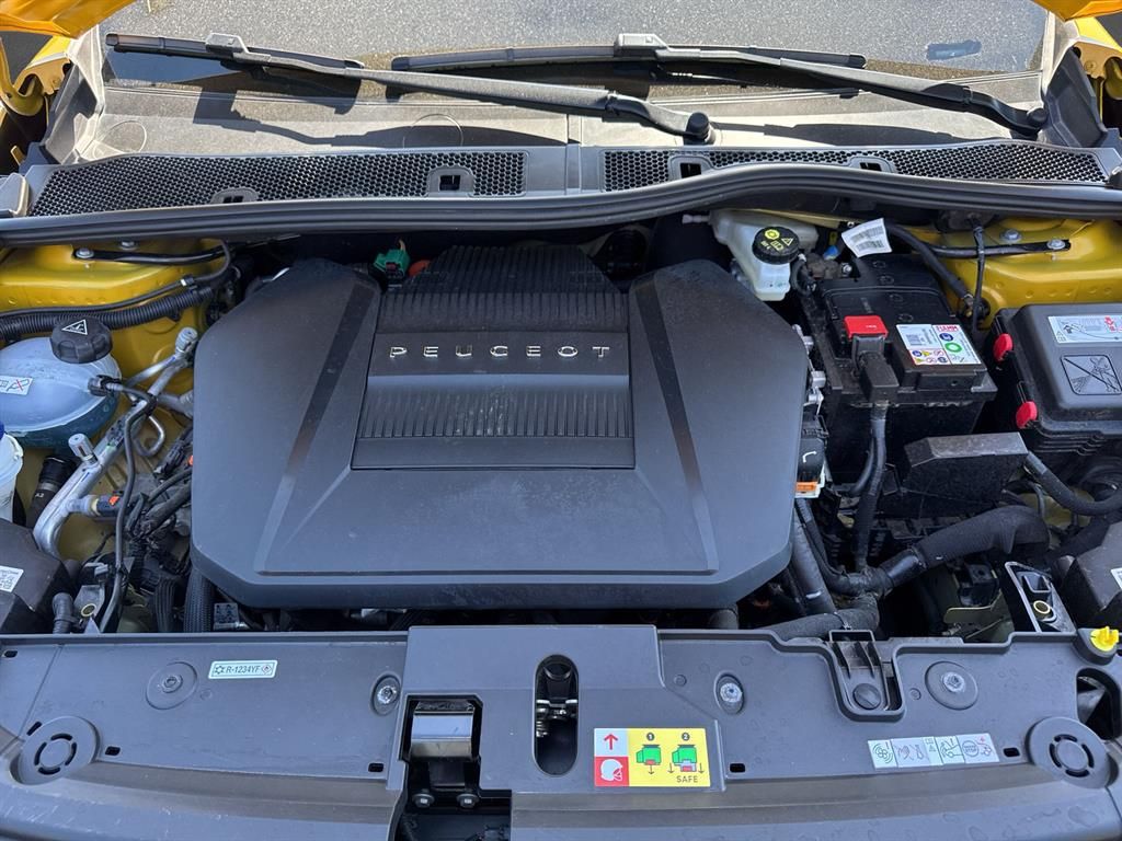 Peugeot e-208 136 GT Pack - Samsaru's Car Outlet