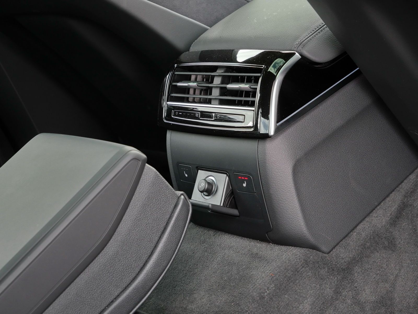 Audi A8 50 TDI quattro S line - Samsaru's Car Outlet
