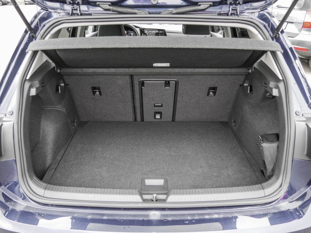 Volkswagen Golf Life 1.5 TSI - Samsaru's Car Outlet